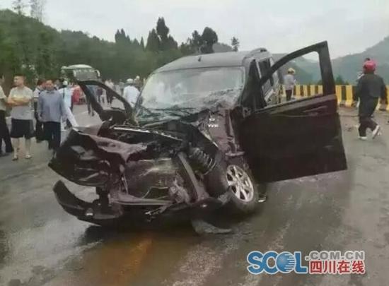 車輛失控沖進(jìn)學(xué)校引發(fā)火災(zāi)，造成一死八傷重大事故