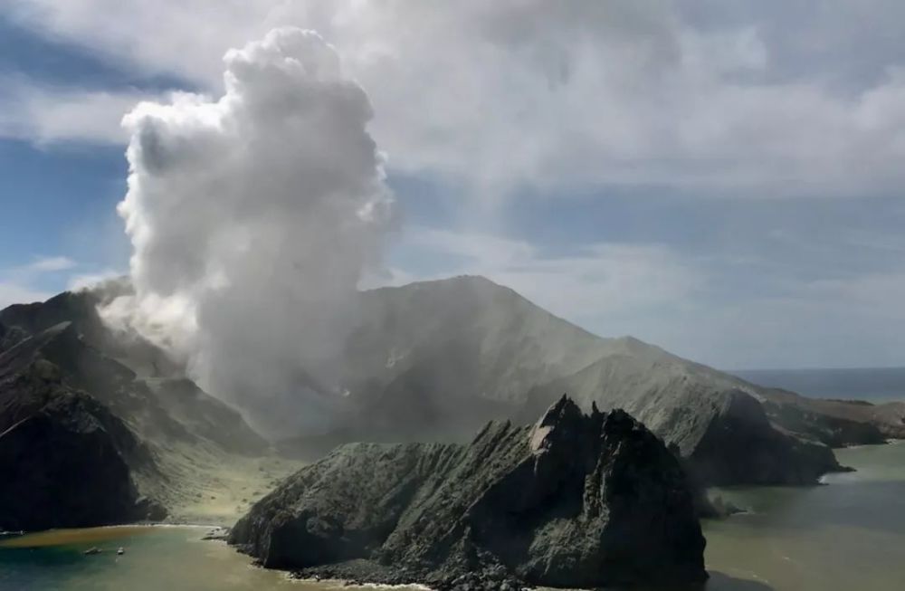 最新活火山噴發(fā)事件深度解析與觀點闡述，活火山的最新動態(tài)及影響